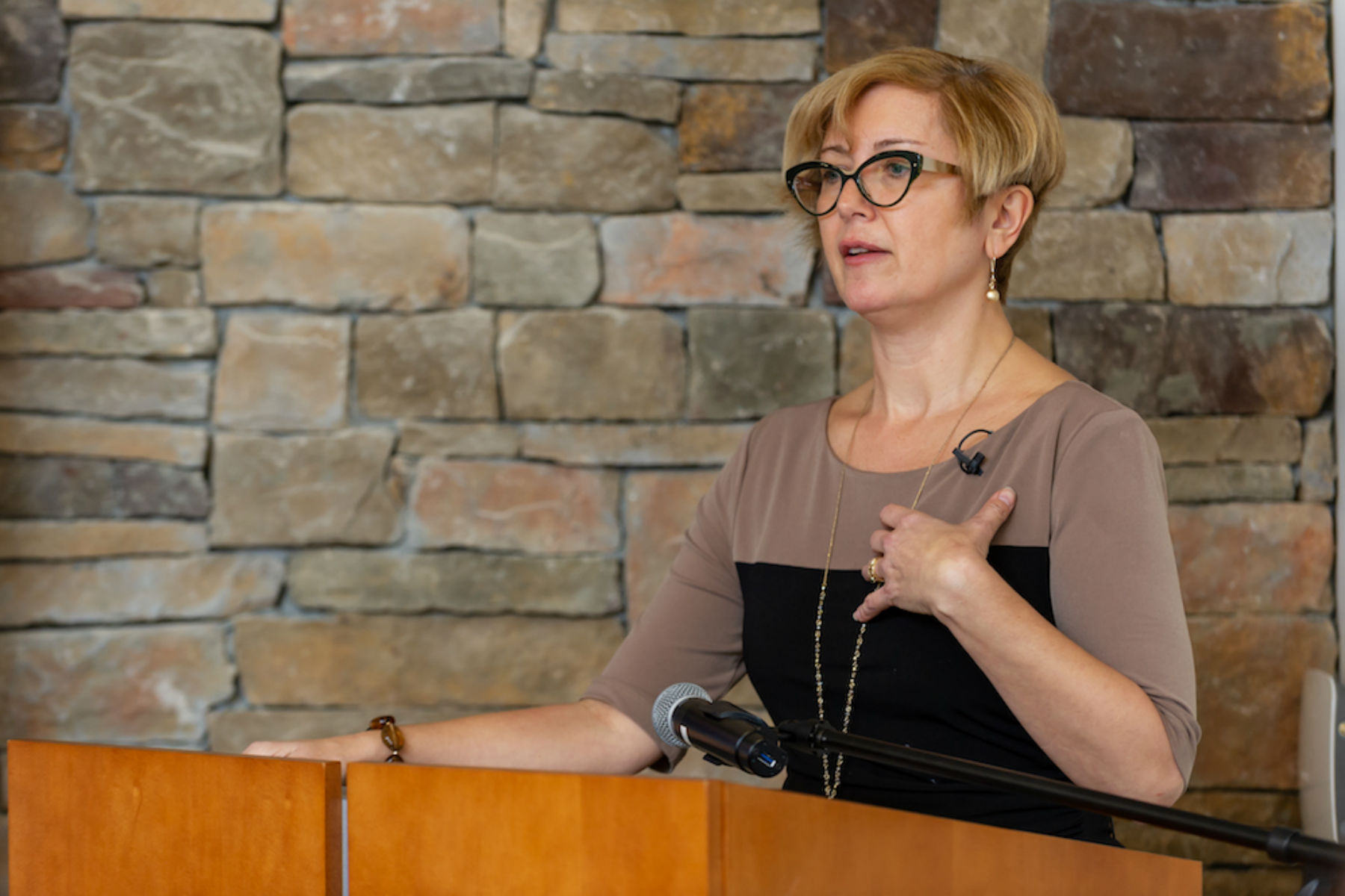 Kelly Vlahos Warns Dan and Amy of the Threat of Automation