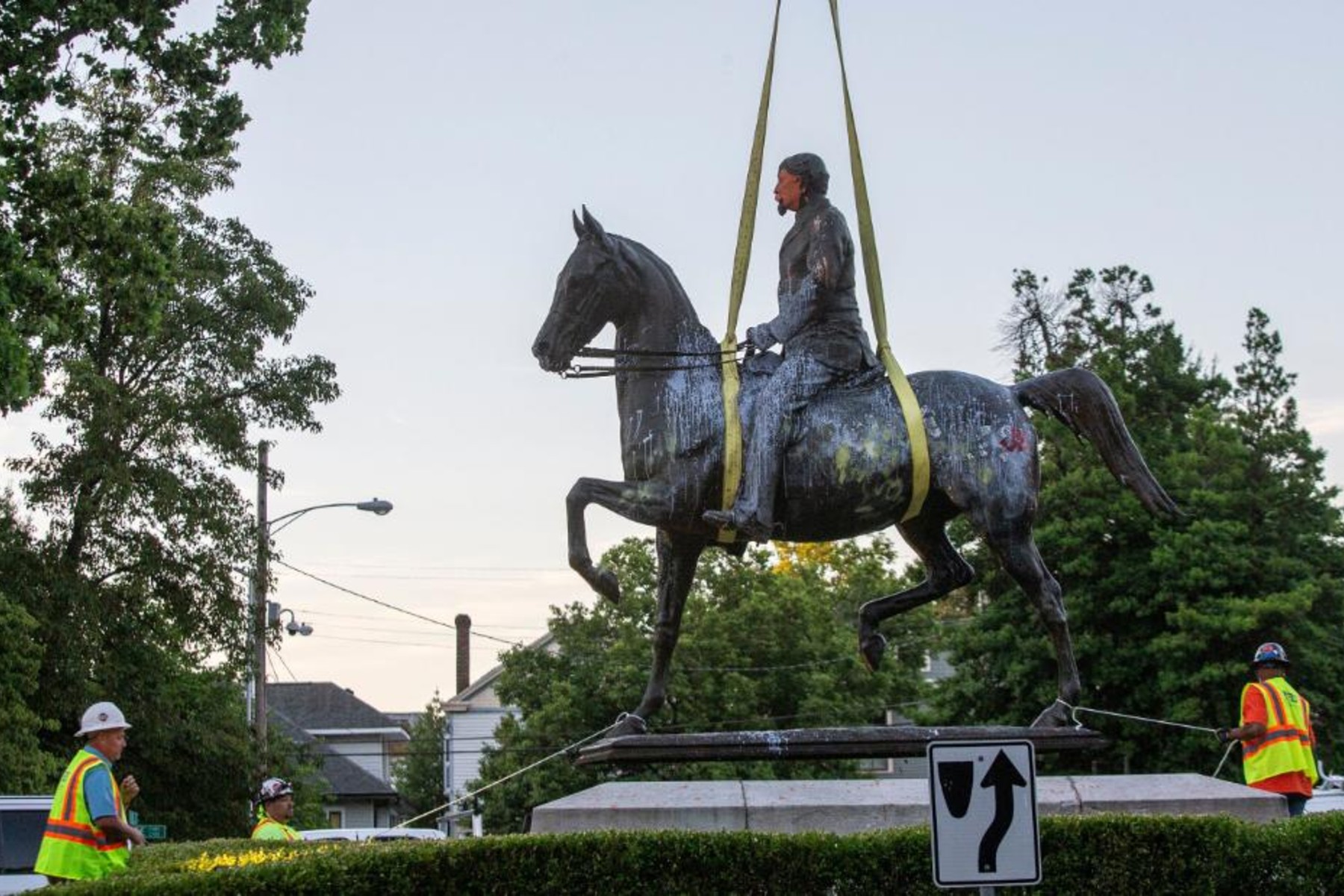 miniature confederate statues