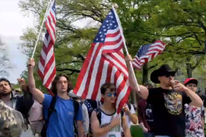 Some Flag Bros Showed Up at U of Chicago Palestinian Protests