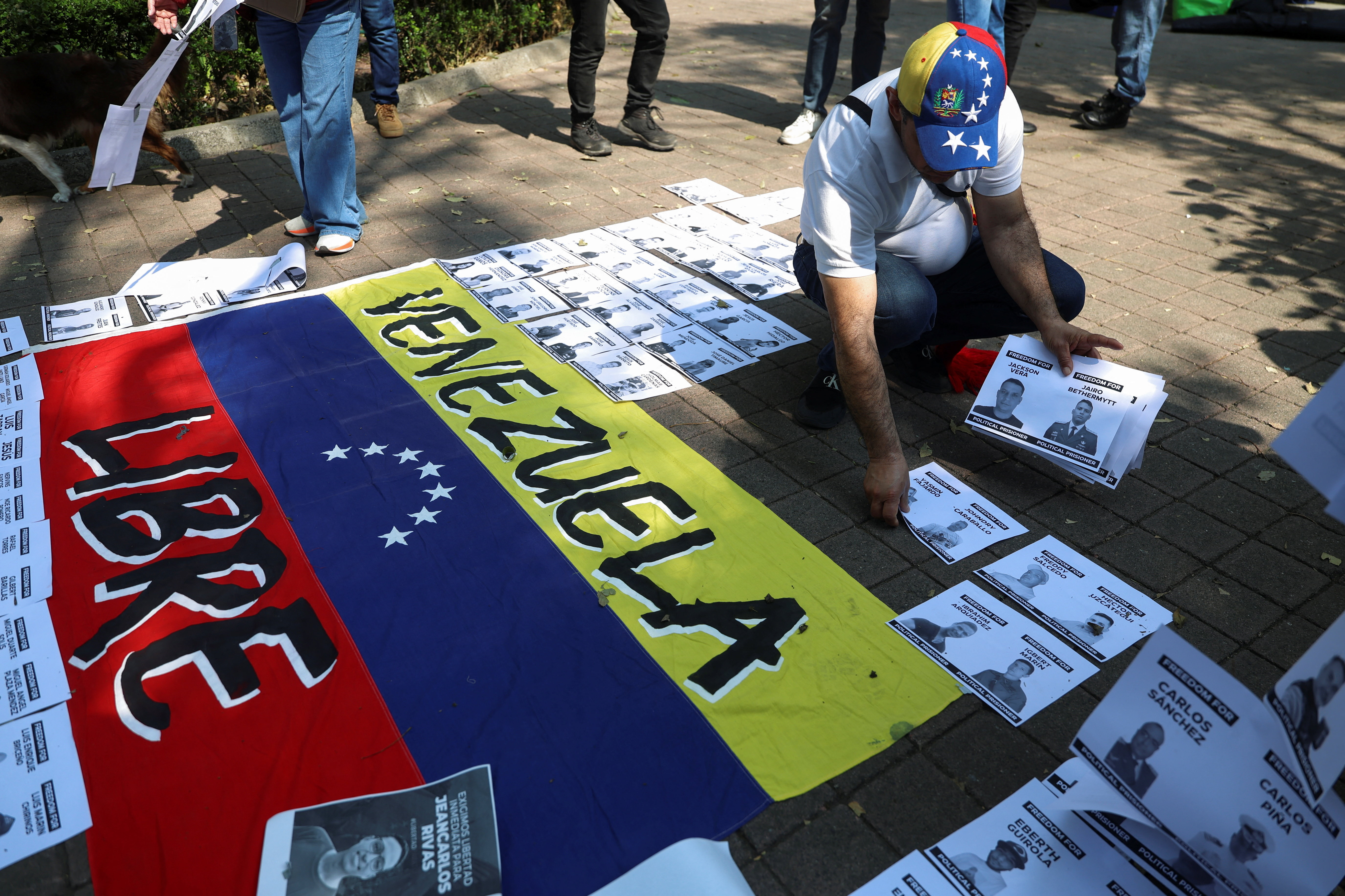 Oil, Power, and the Perils of Resource Wealth Shape Debate Over Venezuela’s Future